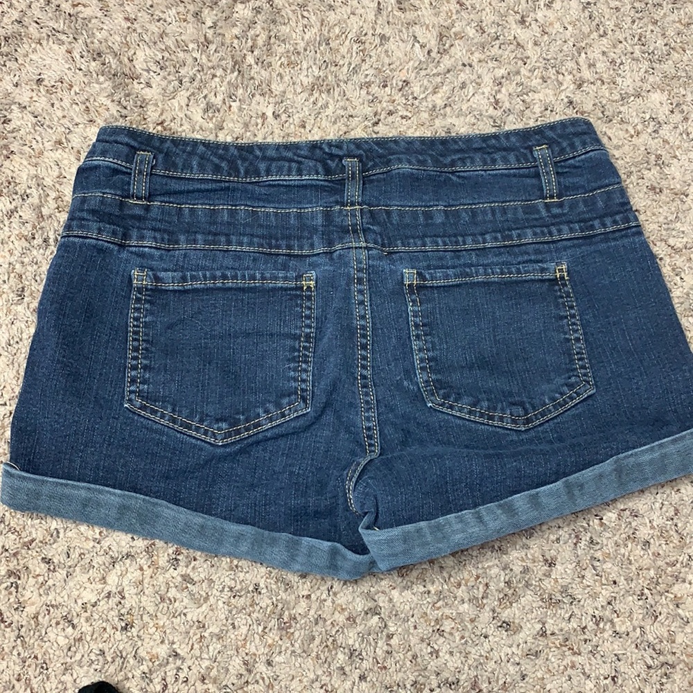 Shorts - Picture 2 of 4